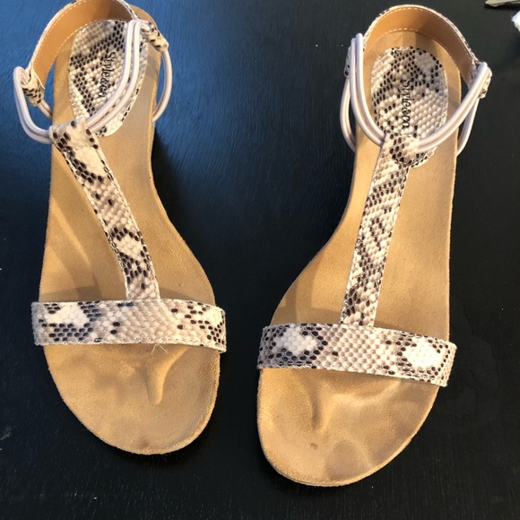 shoes - Picture 3 of 4